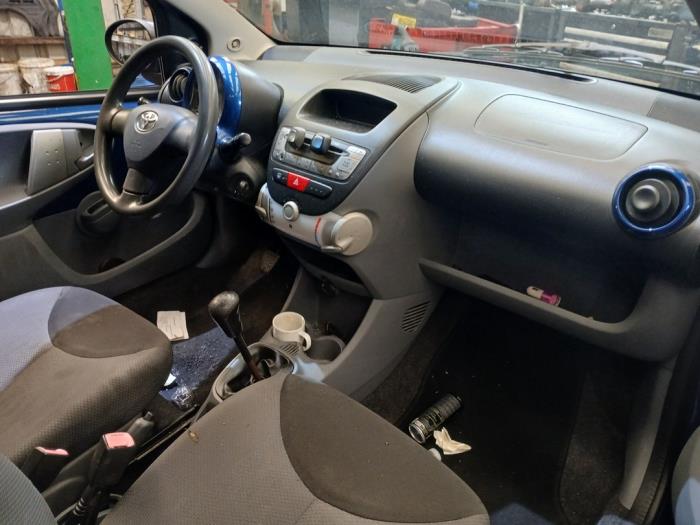 Toyota Aygo 1.0 12V VVT-i Schrottauto (2008, Blau)