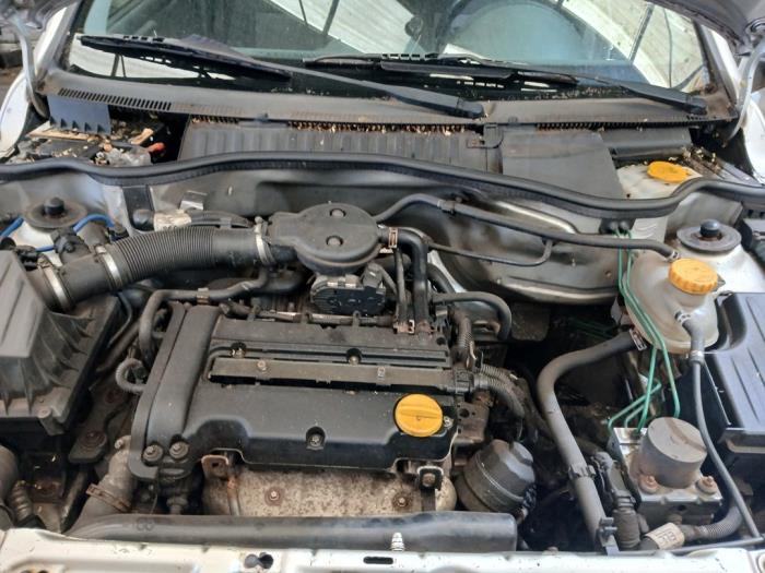 Opel Corsa C 1.2 16V Vehículo de desguace (2004, Gris)