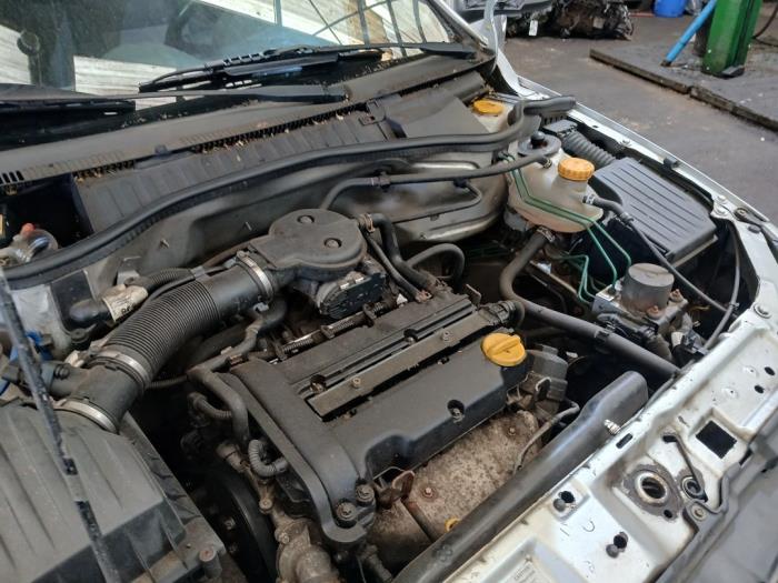 Opel Corsa C 1.2 16V Vehículo de desguace (2004, Gris)