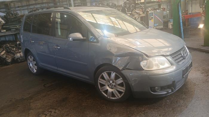 Volkswagen Touran 1.6 FSI 16V Skadat fordon (2004, GRIJS)