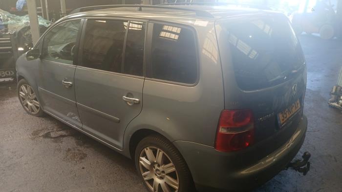 Volkswagen Touran 1.6 FSI 16V Skadat fordon (2004, GRIJS)