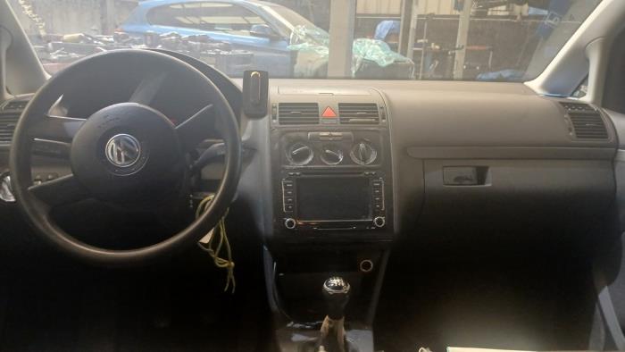 Volkswagen Touran 1.6 FSI 16V Skadat fordon (2004, GRIJS)