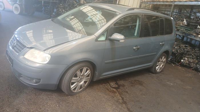 Volkswagen Touran 1.6 FSI 16V Skadat fordon (2004, GRIJS)