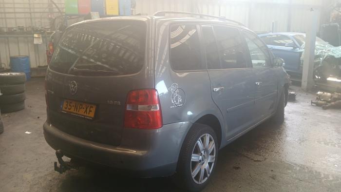Volkswagen Touran 1.6 FSI 16V Skadat fordon (2004, GRIJS)