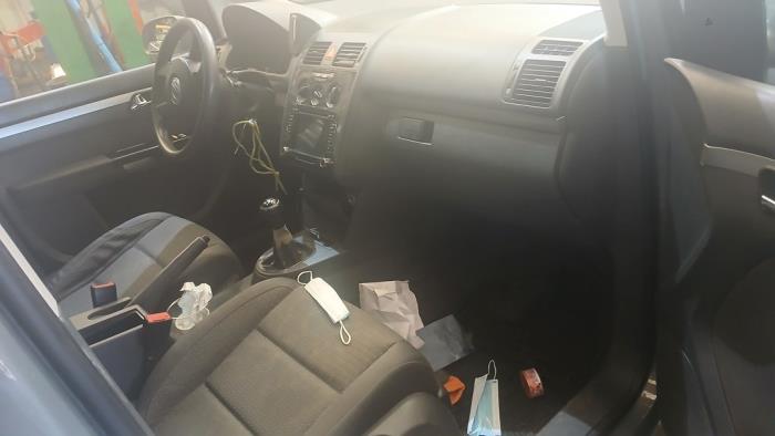 Volkswagen Touran 1.6 FSI 16V Skadat fordon (2004, GRIJS)