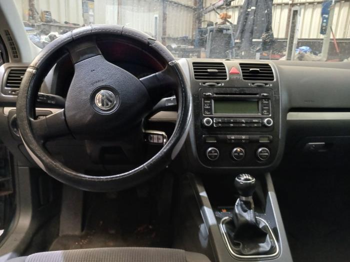 Volkswagen Jetta III 2.0 16V FSI Samochód złomowany (2006, Szary)