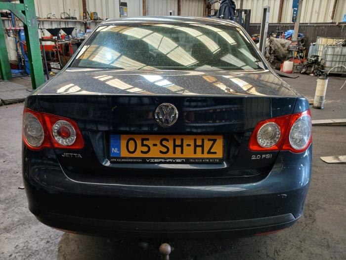 Volkswagen Jetta III 2.0 16V FSI Samochód złomowany (2006, Szary)