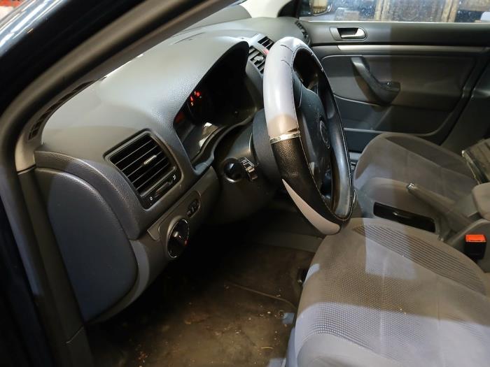 Volkswagen Jetta III 2.0 16V FSI Samochód złomowany (2006, Szary)