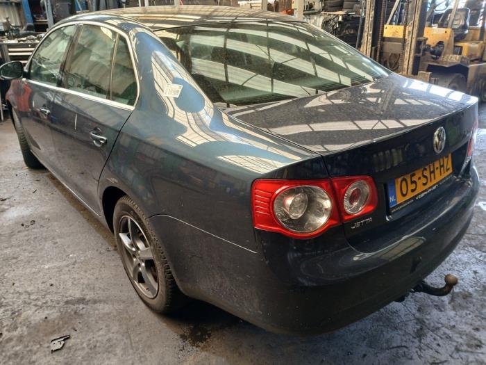 Volkswagen Jetta III 2.0 16V FSI Samochód złomowany (2006, Szary)