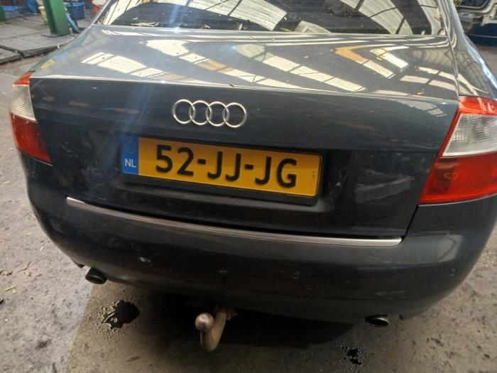 Audi A4 2.4 V6 30V Skrotfordon (2002, GRIJS)