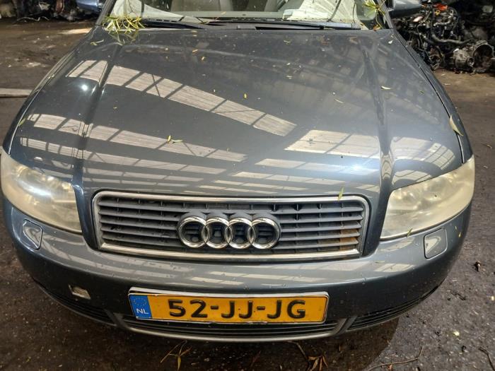 Audi A4 2.4 V6 30V Skrotfordon (2002, GRIJS)
