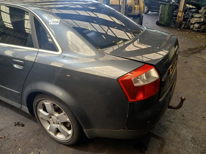 Audi A4 2.4 V6 30V Skrotfordon (2002, GRIJS)