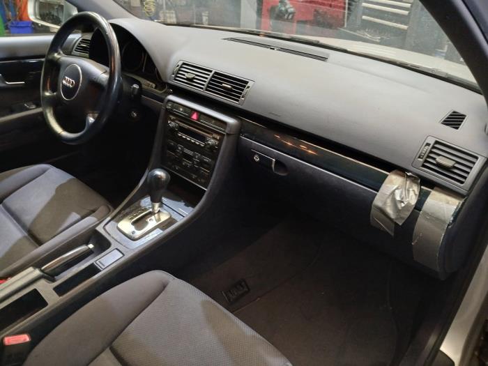 Audi A4 2.0 20V Épave (2001, Gris)