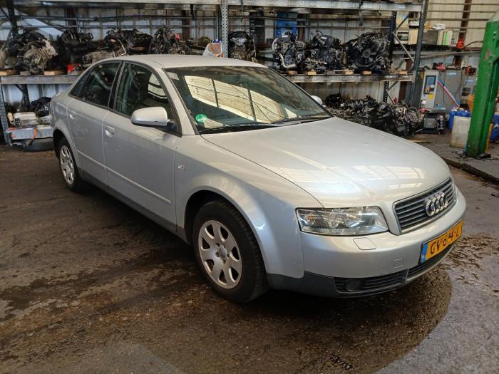 Audi A4 2.0 20V Épave (2001, Gris)
