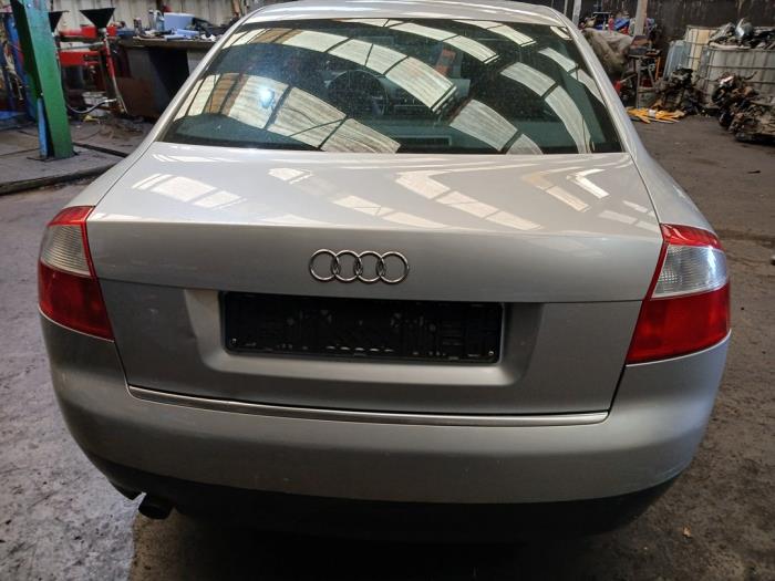 Audi A4 2.0 20V Épave (2001, Gris)