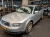 Audi A4 2.0 20V Épave (2001, Gris)