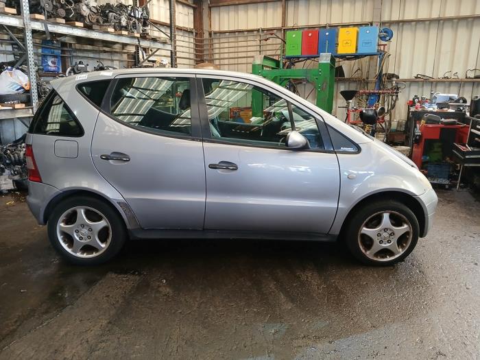 Mercedes A 1.9 A-190 Schrottauto (2000, Grau)