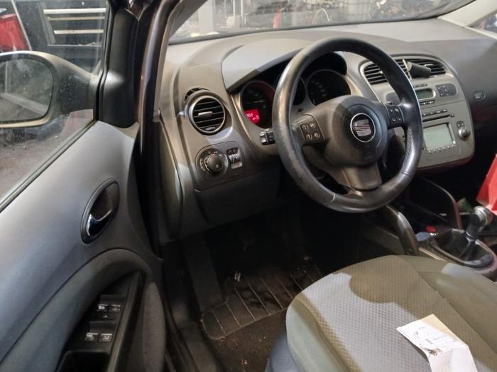Seat Altea 1.6 Vehículo de desguace (2004, Negro)