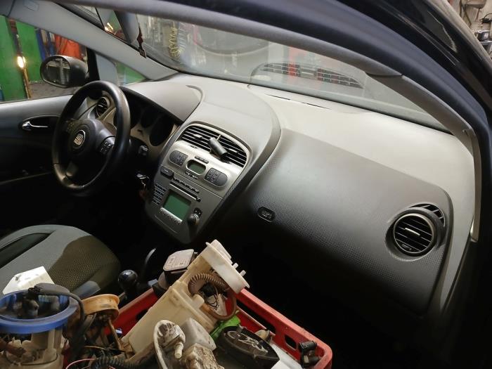 Seat Altea 1.6 Vehículo de desguace (2004, Negro)