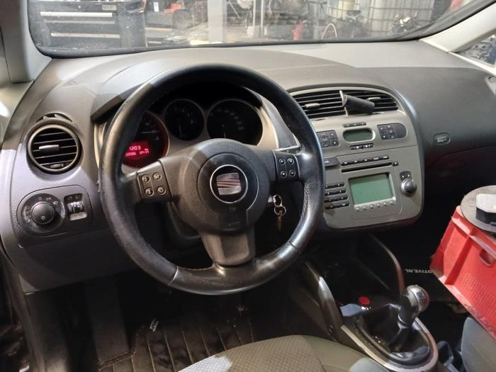 Seat Altea 1.6 Vehículo de desguace (2004, Negro)
