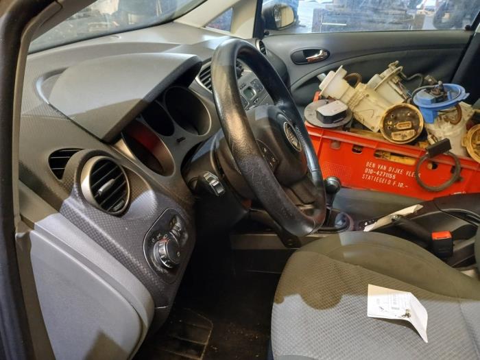 Seat Altea 1.6 Vehículo de desguace (2004, Negro)