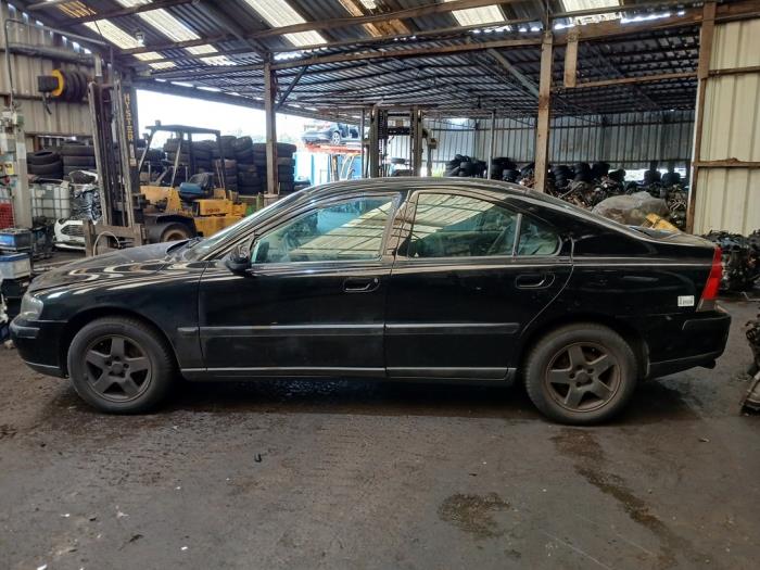 Volvo S60 I 2.4 20V 170 Vehículo de desguace (2001, Negro)