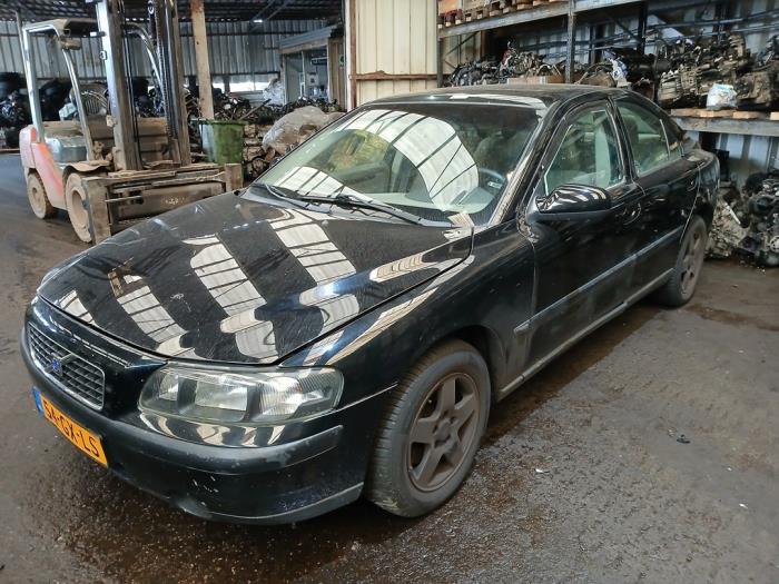 Volvo S60 I 2.4 20V 170 Vehículo de desguace (2001, Negro)