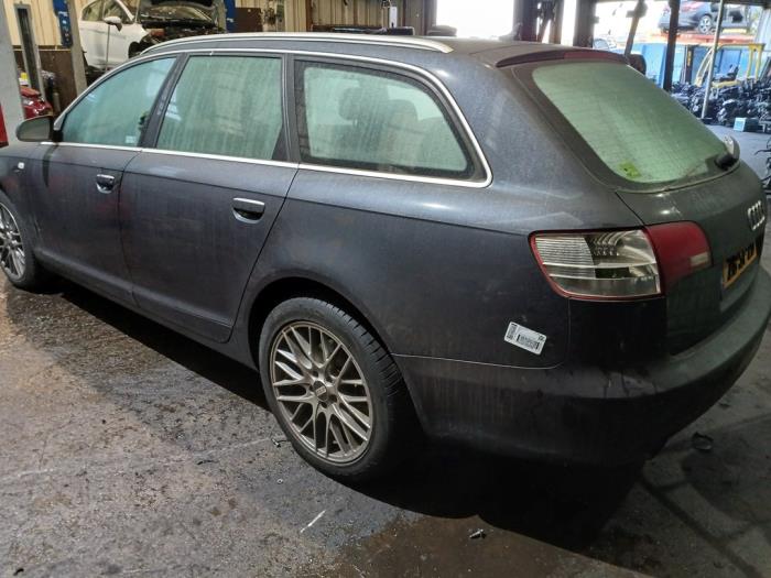 Audi A6 Avant 2.4 V6 24V Skrotfordon (2006, GRIJS)