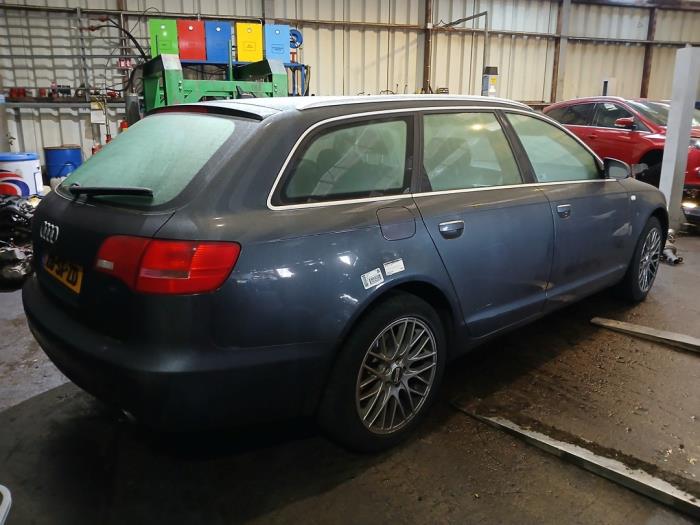 Audi A6 Avant 2.4 V6 24V Skrotfordon (2006, GRIJS)