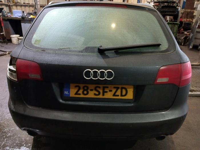 Audi A6 Avant 2.4 V6 24V Skrotfordon (2006, GRIJS)