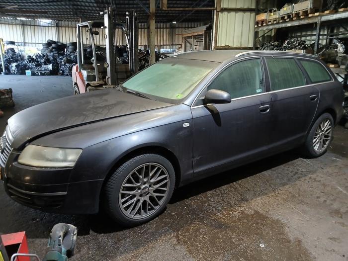 Audi A6 Avant 2.4 V6 24V Skrotfordon (2006, GRIJS)