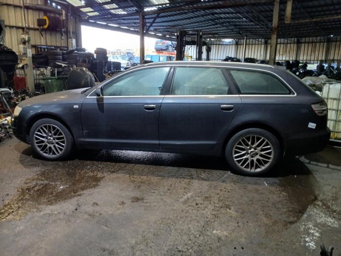 Audi A6 Avant 2.4 V6 24V Skrotfordon (2006, GRIJS)