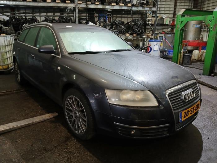 Audi A6 Avant 2.4 V6 24V Skrotfordon (2006, GRIJS)