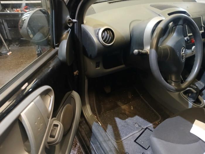 Toyota Aygo 1.0 12V VVT-i Skrotfordon (2008, ZWART)