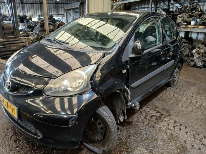 Toyota Aygo 1.0 12V VVT-i Skrotfordon (2008, ZWART)