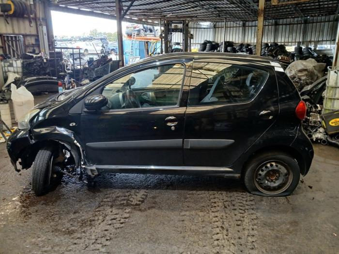 Toyota Aygo 1.0 12V VVT-i Skrotfordon (2008, ZWART)