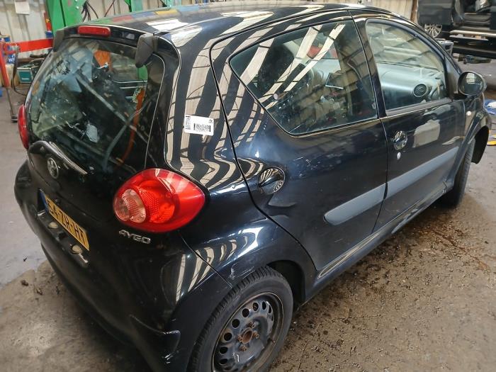 Toyota Aygo 1.0 12V VVT-i Skrotfordon (2008, ZWART)