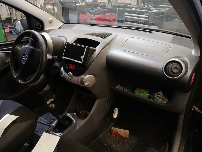 Toyota Aygo 1.0 12V VVT-i Skrotfordon (2008, ZWART)