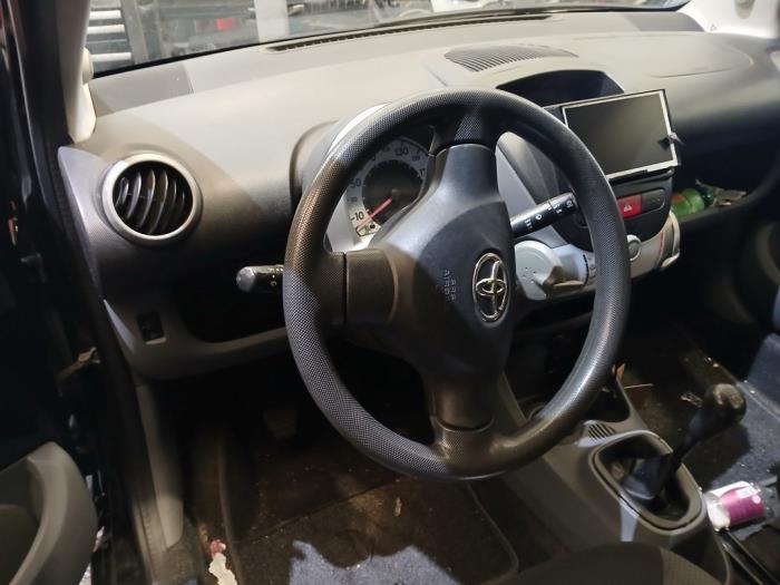 Toyota Aygo 1.0 12V VVT-i Skrotfordon (2008, ZWART)