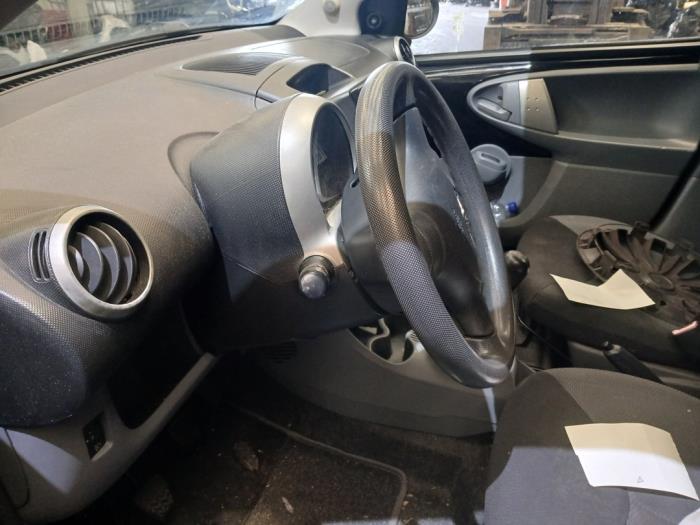 Toyota Aygo 1.0 12V VVT-i Skrotfordon (2008, ZWART)