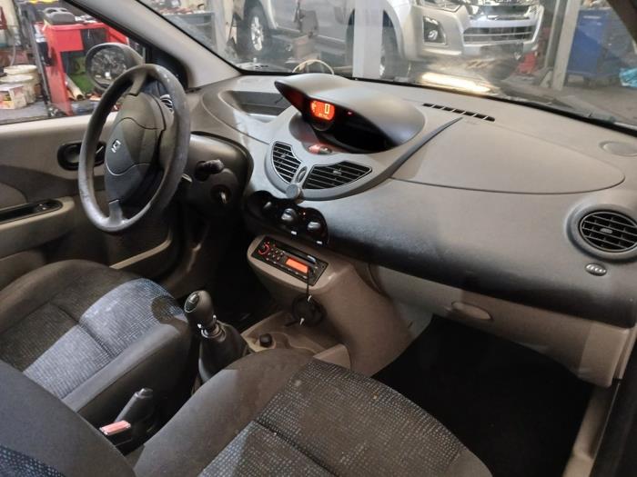 Renault Twingo II 1.2 Skrotfordon (2009, ZWART)