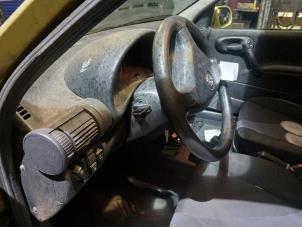 Opel Corsa B 1.2i 16V Épave (2000, Jaune)