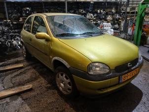 Opel Corsa B 1.2i 16V Épave (2000, Jaune)