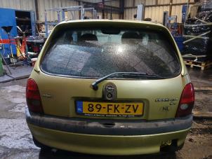Opel Corsa B 1.2i 16V Épave (2000, Jaune)