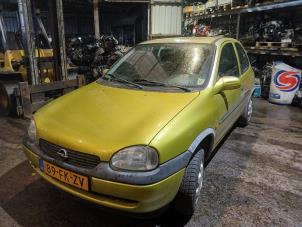 Opel Corsa B 1.2i 16V Épave (2000, Jaune)