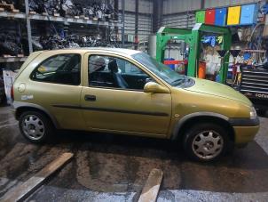 Opel Corsa B 1.2i 16V Épave (2000, Jaune)