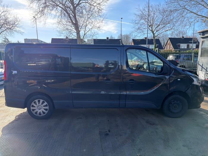 Renault Trafic 1.6 dCi Twin Turbo Vehículo de desguace (2017, Granito)