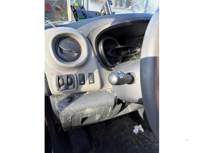 Renault Trafic 1.6 dCi Twin Turbo Vehículo de desguace (2017, Granito)