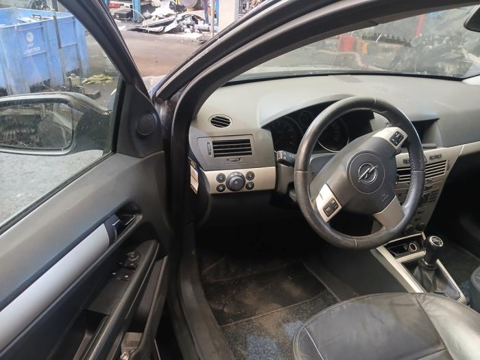Opel Astra H SW 1.6 16V Twinport Vehículo de desguace (2007, Negro)