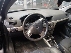 Opel Astra H SW 1.6 16V Twinport Vehículo de desguace (2007, Negro)